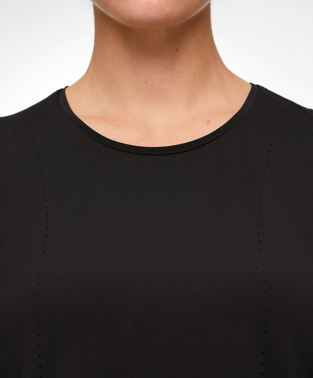 Black Oysho Cropped Microperforated Technical Sleeveless T-shirt | DSQC41067