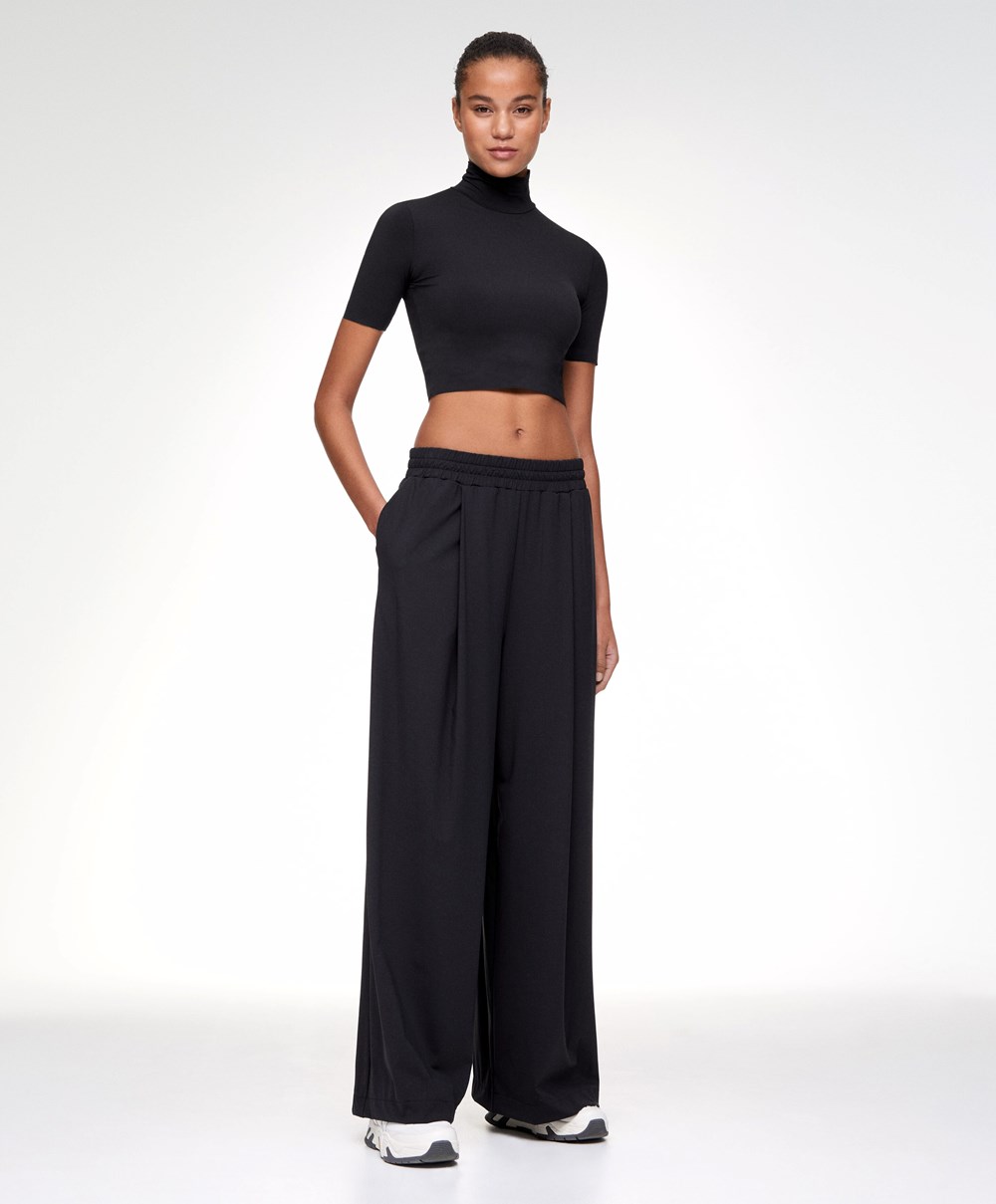 Black Oysho Cropped T-shirt With Raised Neck | ZNFY58346