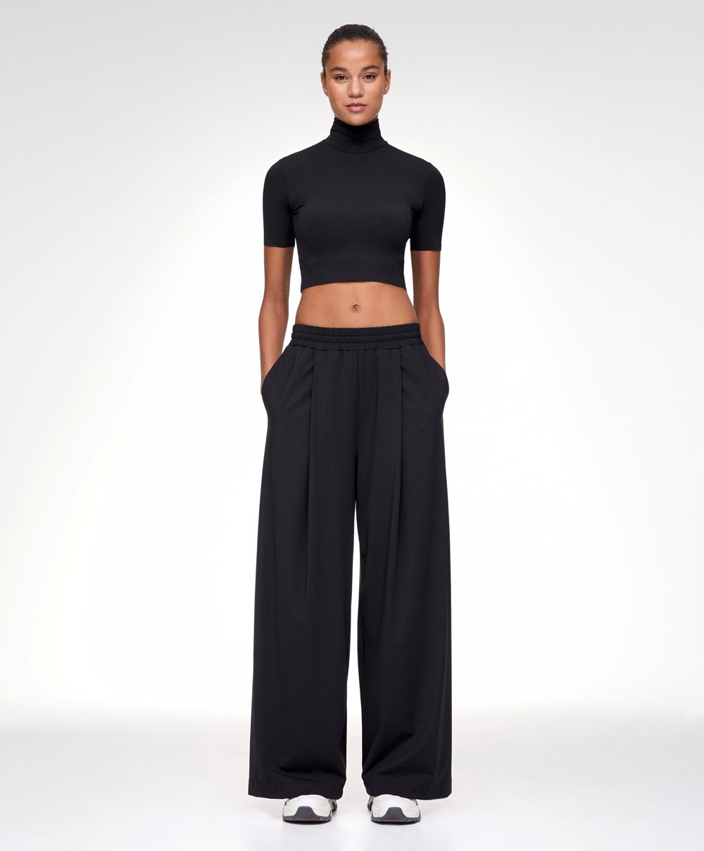 Black Oysho Cropped T-shirt With Raised Neck | ZNFY58346