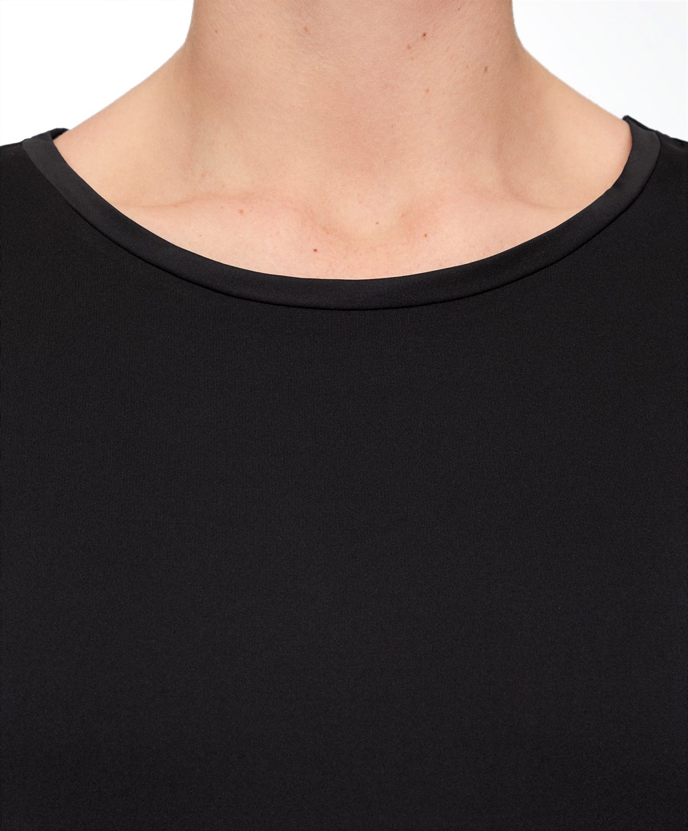 Black Oysho Microperforated Short-sleeved Technical T-shirt | ZNPL60493