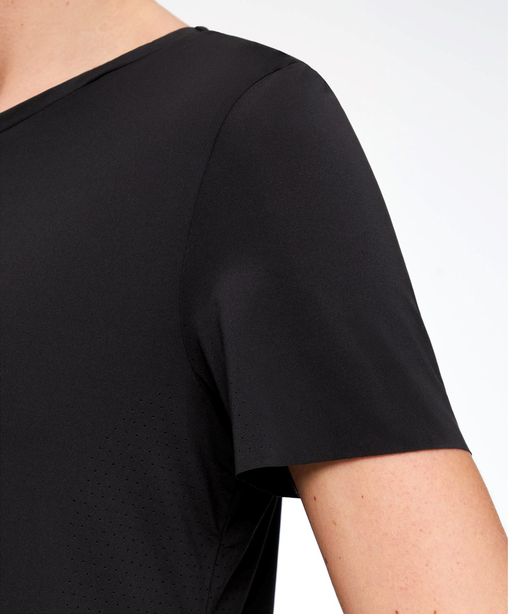 Black Oysho Microperforated Short-sleeved Technical T-shirt | ZNPL60493