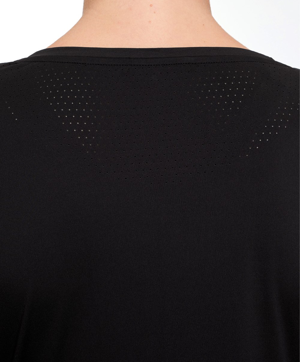 Black Oysho Microperforated Short-sleeved Technical T-shirt | ZNPL60493