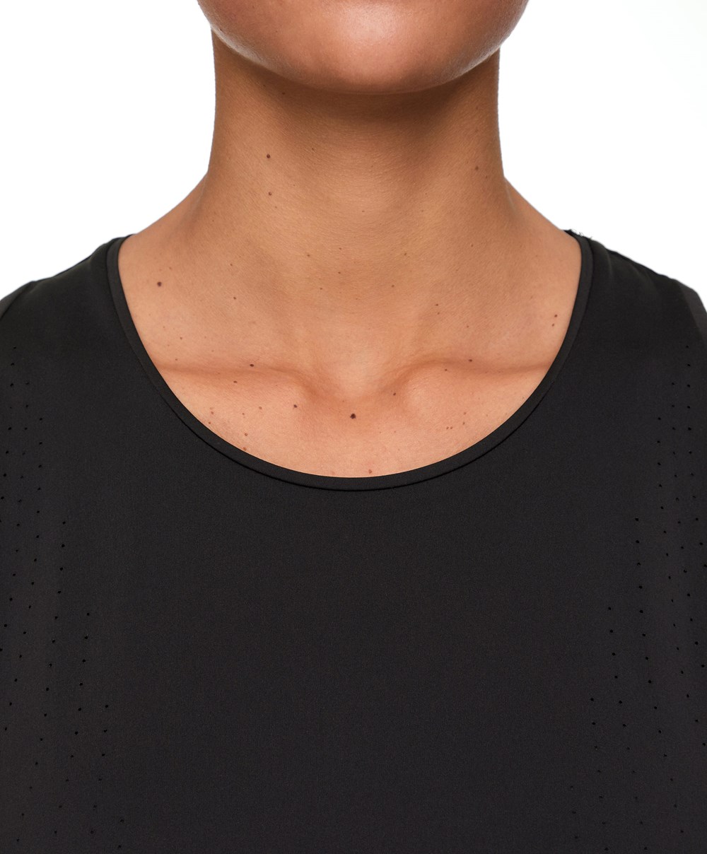 Black Oysho Microperforated Technical Sleeveless T-shirt | VWXI14576