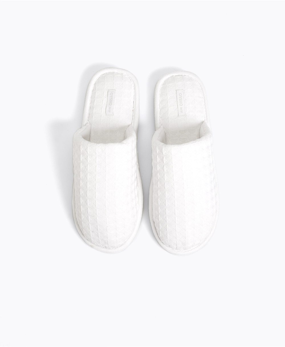 White Oysho Waffle Slippers | JAZF89017